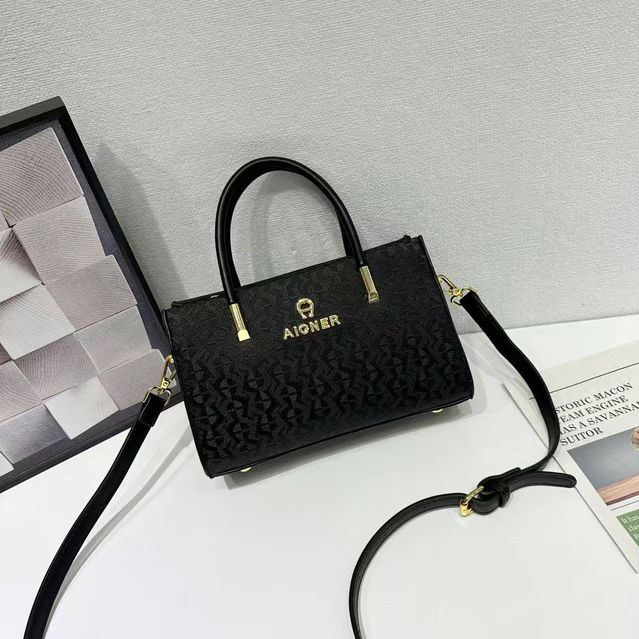 Aigner  
95 dhs🇦🇪 
with box 
🎁🎁🎁
Zain253
♥️♥️♥️
