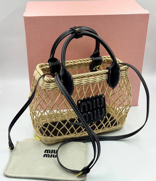 MIU MIU
Master 
25CM 
220 dhs🇦🇪
Zain131
♥️♥️♥️