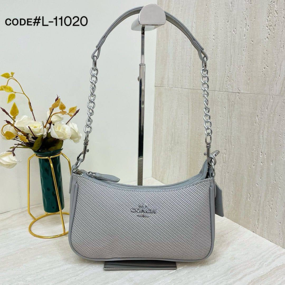 COACH ᴛᴇʀɪ
sʜᴏᴜʟᴅᴇʀ ᴄʀᴏssʙᴀɢ
sɪʟᴠᴇʀ ʜᴀʀᴅᴡᴀʀᴇ
sɪᴢᴇ: 24 cm
65 dhs🇦🇪
Zain31
♥️♥️♥️