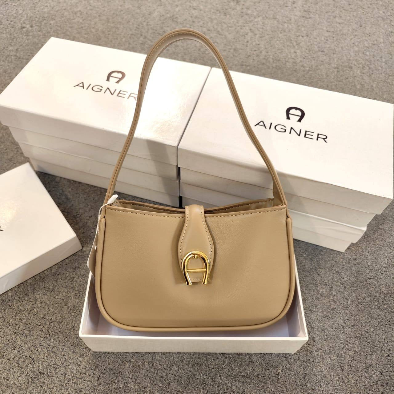 Aigner
90 dhs🇦🇪
with box
🎁🎁🎁
size 20cm
Zain26
♥️♥️♥️
