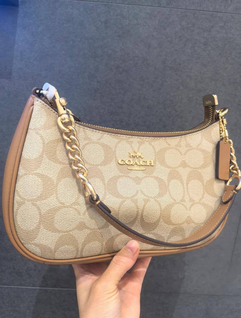 Coach
90 dhs🪙
With box
🎁🎁🎁
Zain35
♥️♥️♥️