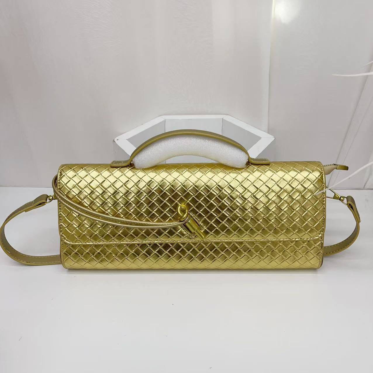 Bottega
65 dhs🇦🇪
Zain22
♥️♥️♥️