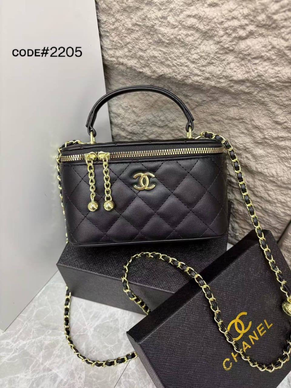 Chanel VANITY
ᴛᴏᴘ ʜᴀɴᴅʟᴇ ʙᴀɢ
ᴍᴀᴛᴛᴇ ʟᴇᴀᴛʜᴇʀ ᴍᴀᴛᴇʀɪᴀʟ
ɢᴏʟᴅ ʜᴀʀᴅᴡᴀʀᴇ ʟᴏɴɢ ᴄʜᴀɪɴ
sɪᴢᴇ : 18.5 cm
ᴡɪᴛʜ BOX
🎁🎁🎁
70 dhs🇦🇪
Zain31
♥️♥️♥️