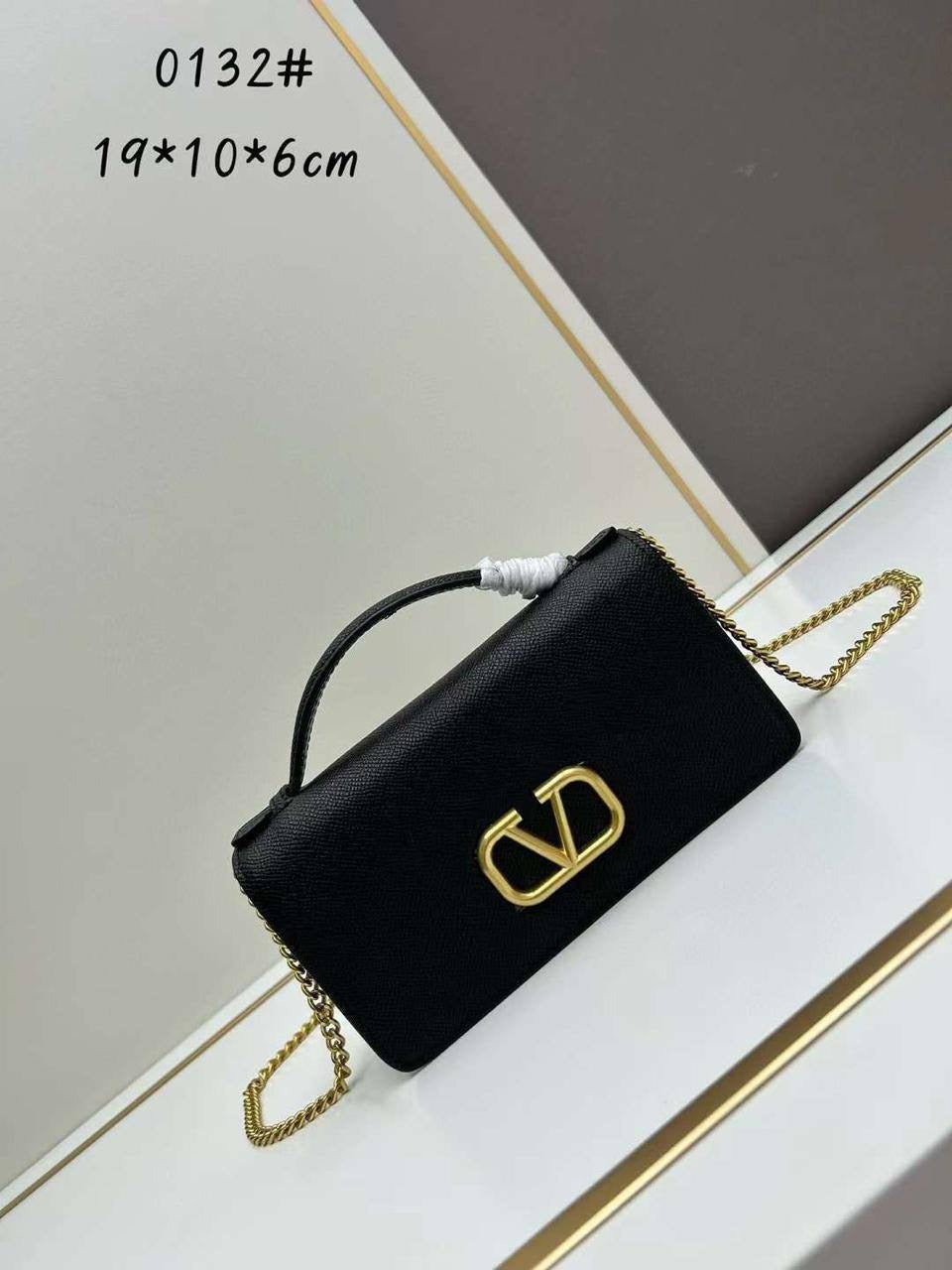 VALENTINO 
100 dhs🇦🇪
with box
🎁🎁🎁
Zain90
♥️♥️♥️