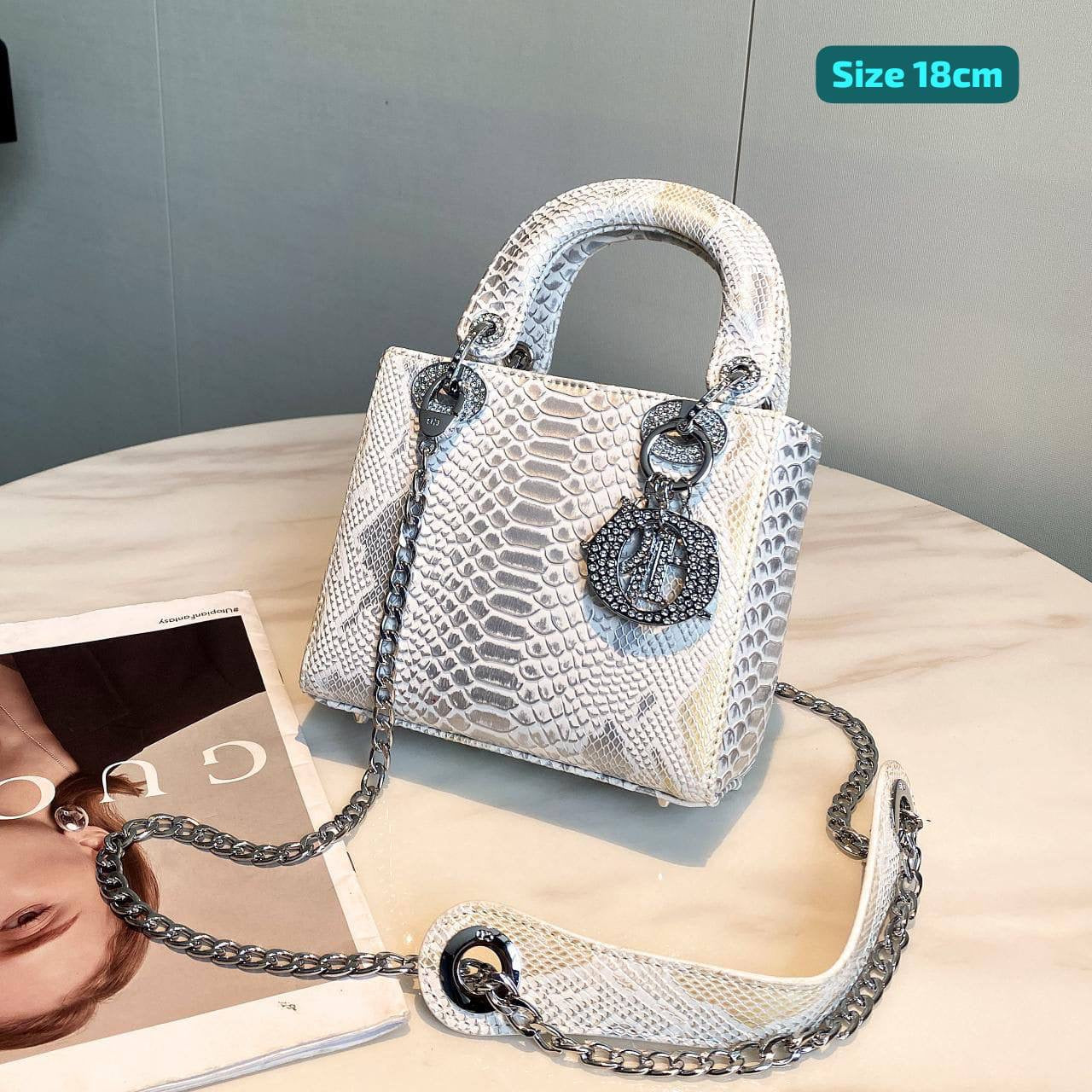 Dior
Good quality 
with box 
🎁🎁🎁
120 dhs🇦🇪
Zain168
♥️♥️♥️