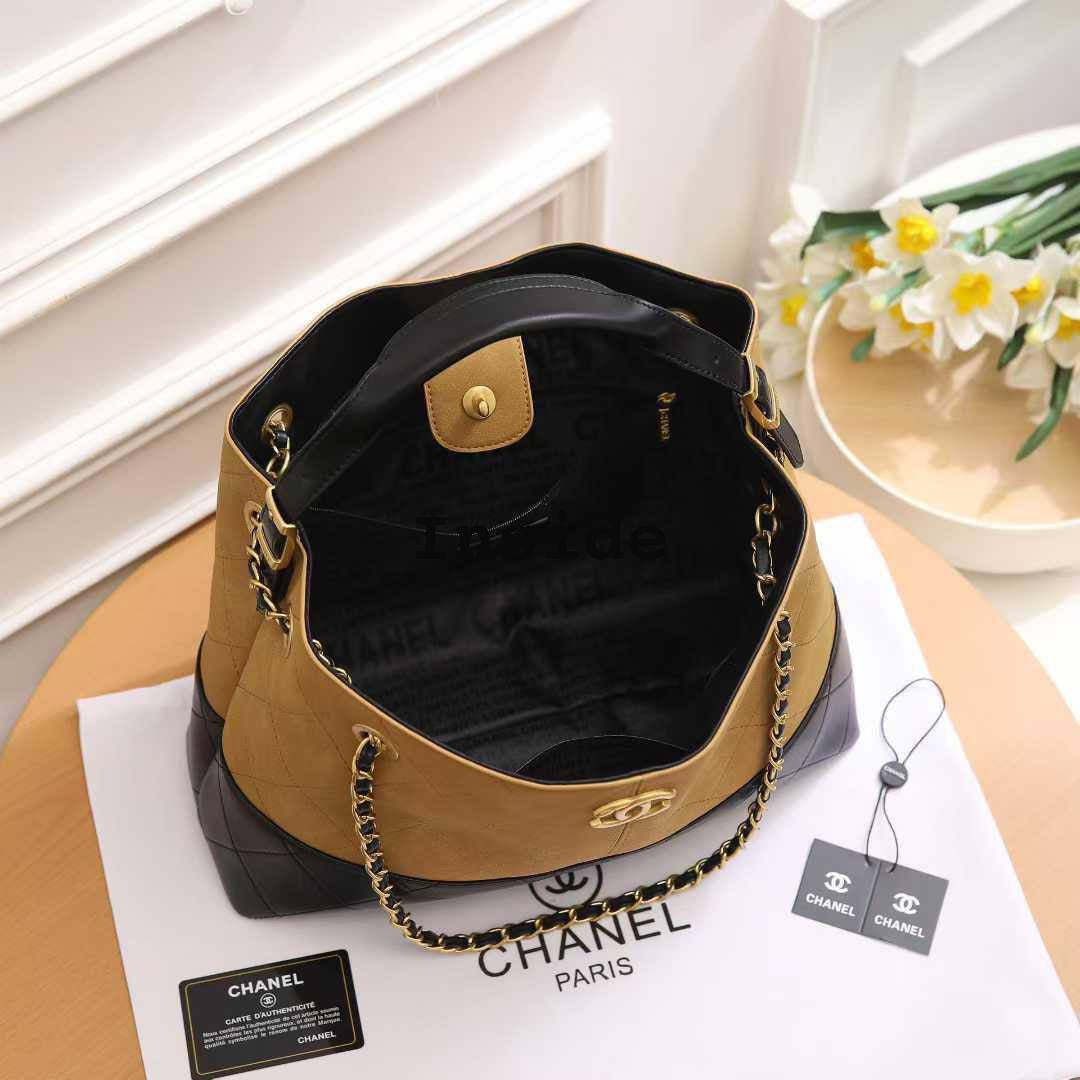 Chanel 25Ꭺ  ᴛᴏᴛᴇ ʙᴀɢ
sʜᴏᴜʟᴅᴇʀ ʙᴀɢ /two way
 ɢᴏʟᴅ ʜᴀʀᴅᴡᴀʀᴇ 
sᴜᴇᴅᴇ ᴍᴀᴛᴇʀɪᴀʟ 
sɪᴢᴇ:35ᴄᴍ
110 dhs🇦🇪
Zain56
♥️♥️♥️