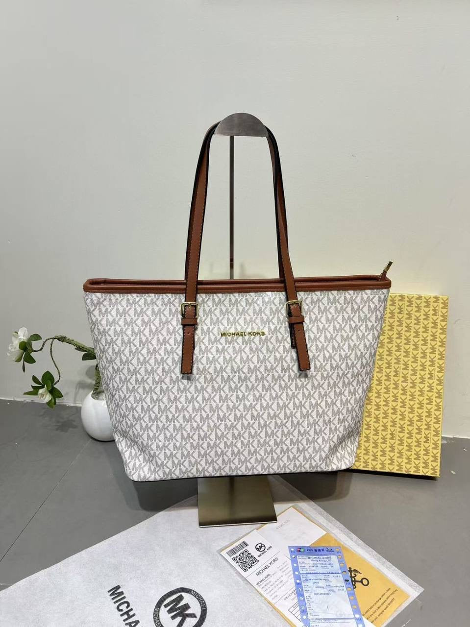 MK Tote bag 
with box 
🎁🎁🎁
75 dhs🇦🇪
Zain173
♥️♥️♥️