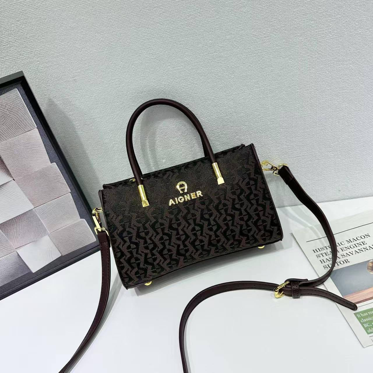 Aigner  
95 dhs🇦🇪 
with box 
🎁🎁🎁
Zain253
♥️♥️♥️