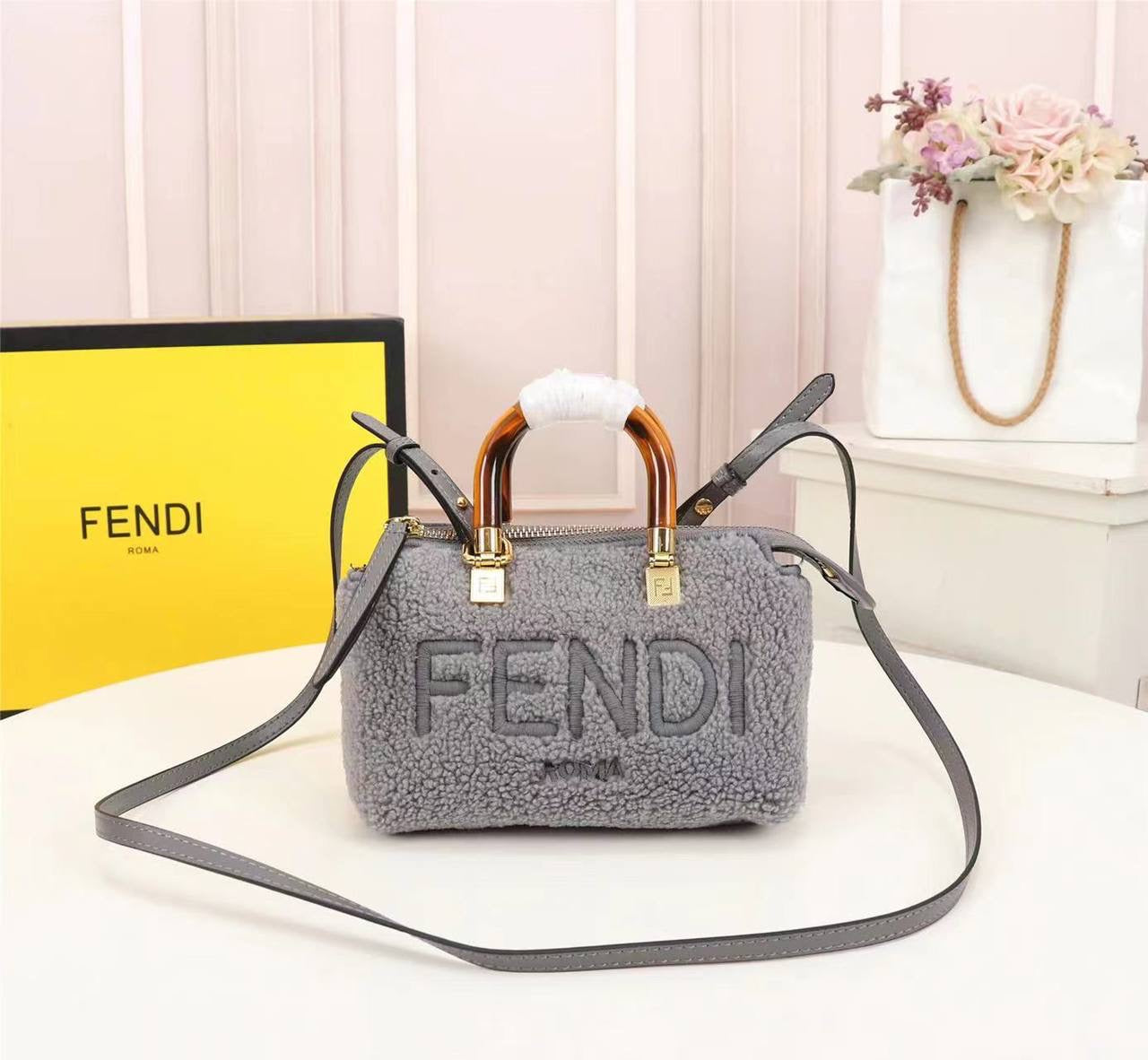 Fendi  Master
         17 Cm
200 dhs🇦🇪
Zain131
♥️♥️♥️