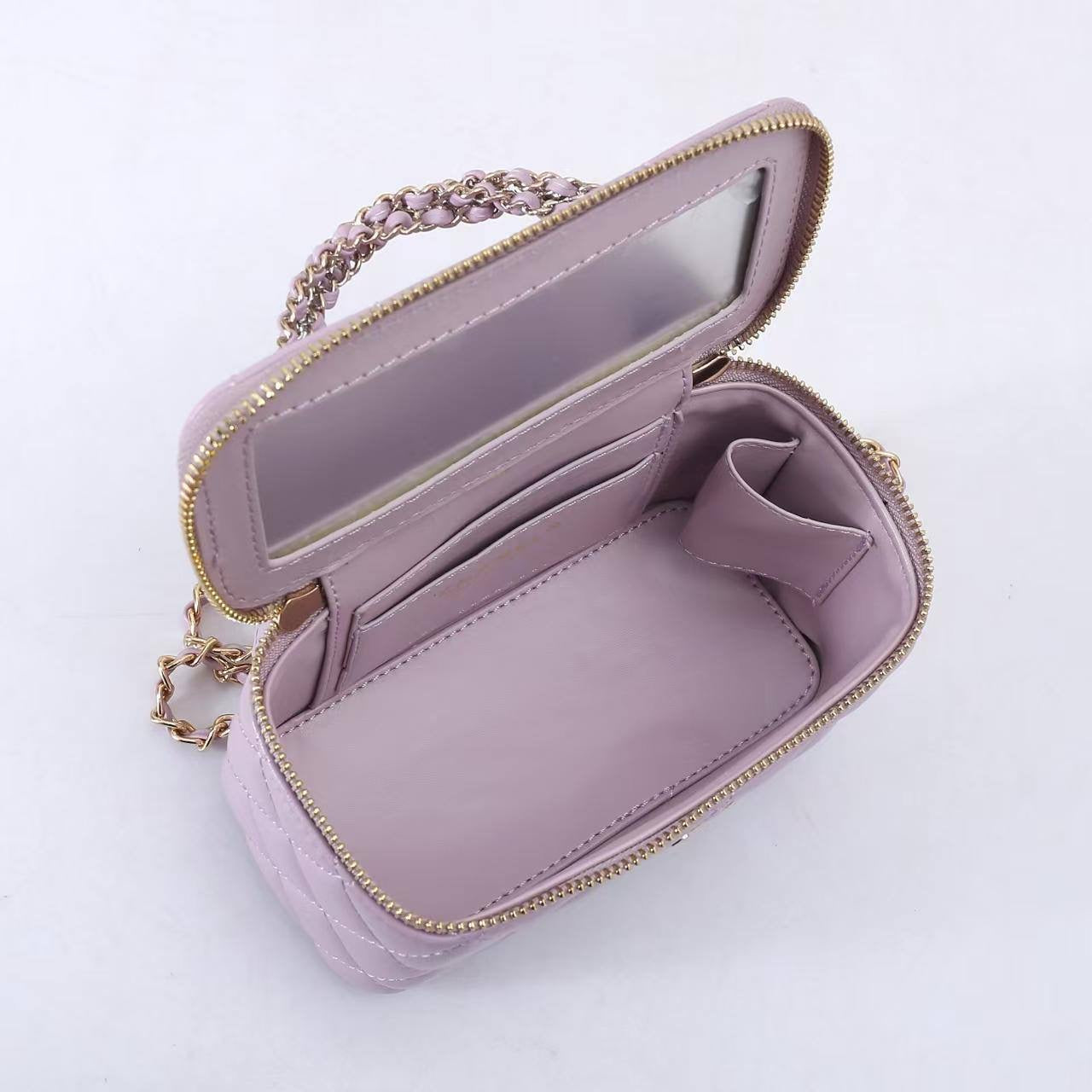 Chanel
Good quality 
with box 
🎁🎁🎁
95 dhs🇦🇪
Zain186
♥️♥️♥️