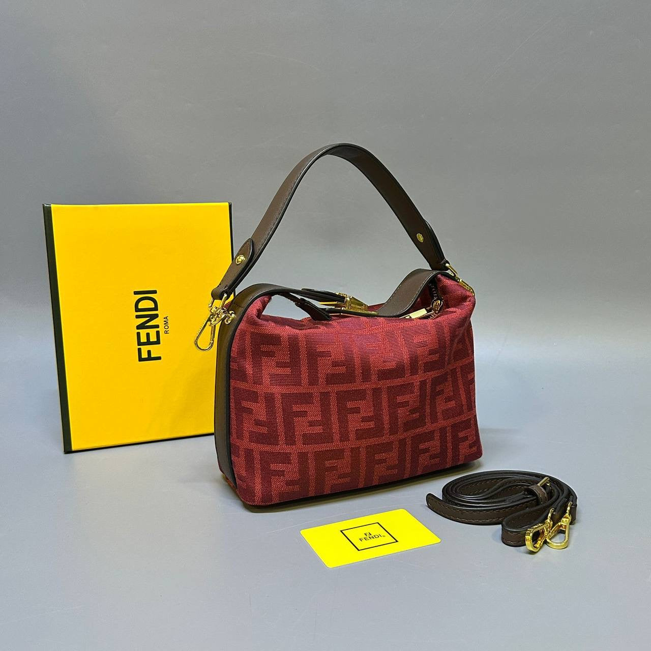 FENDI
 NEW CAME GOOD QUALITY 
WITH BOX 
🎁🎁🎁
90 dhs🇦🇪
Zain39
♥️♥️♥️