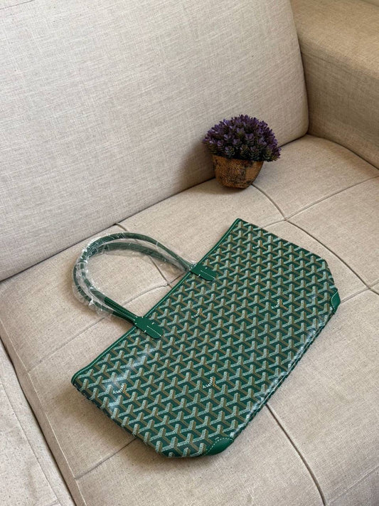 GOYARD
SUPER MASTER AAA✅
(With zipper)🫰🏻
Same Orginal 👌
For Price 👇 WTSP Text Zain 0568585901
ZainShop
♥️♥️♥️