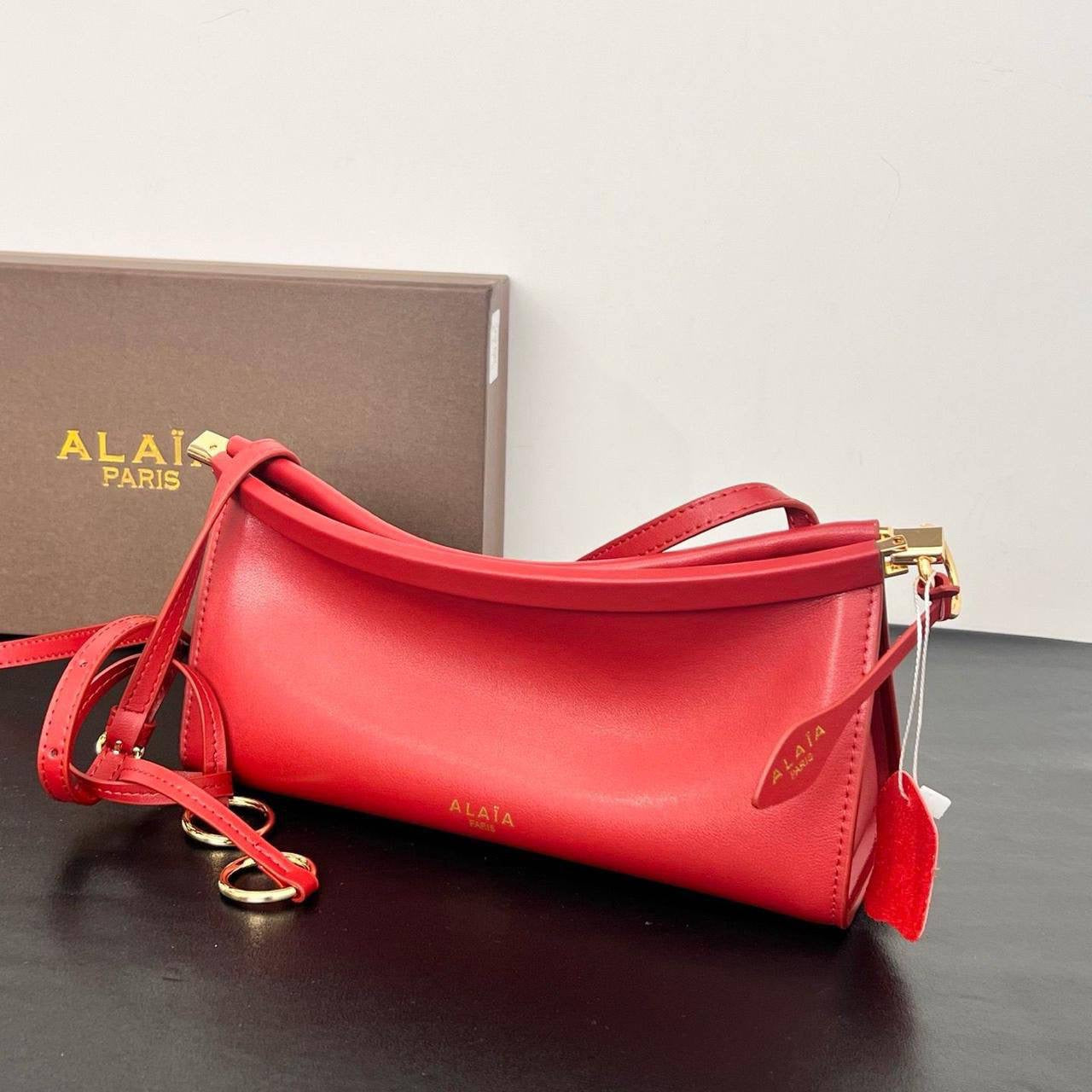 Alaia re stock copy one  
270 dhs🇦🇪
#with box
🎁🎁🎁
#25cm
Zain228
♥️♥️♥️