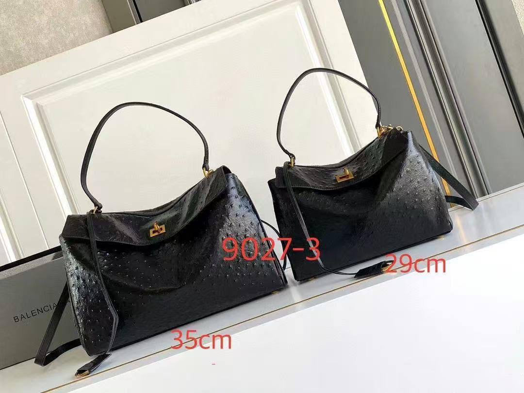 Balenciaga Master 
OFFER 
#29cm 340 dhs🇦🇪
#35cm 350 dhs🇦🇪
Zain228
♥️♥️♥️