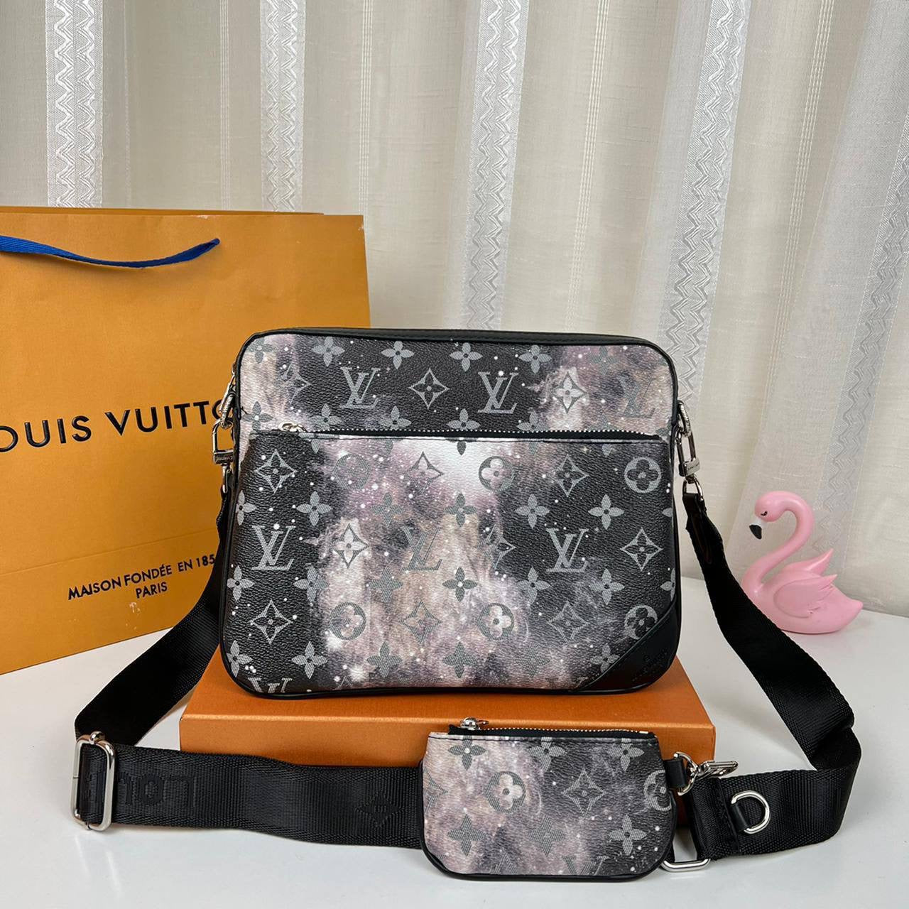 LV
105 dhs🇦🇪
with box
🎁🎁🎁
Zain137
Zain93
♥️♥️♥️