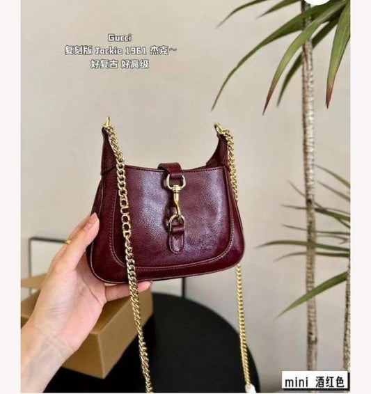 GUCCI Master
18CM  
220 dhs🇦🇪  
WITH BOX 
🎁🎁🎁
Zain131
♥️♥️♥️