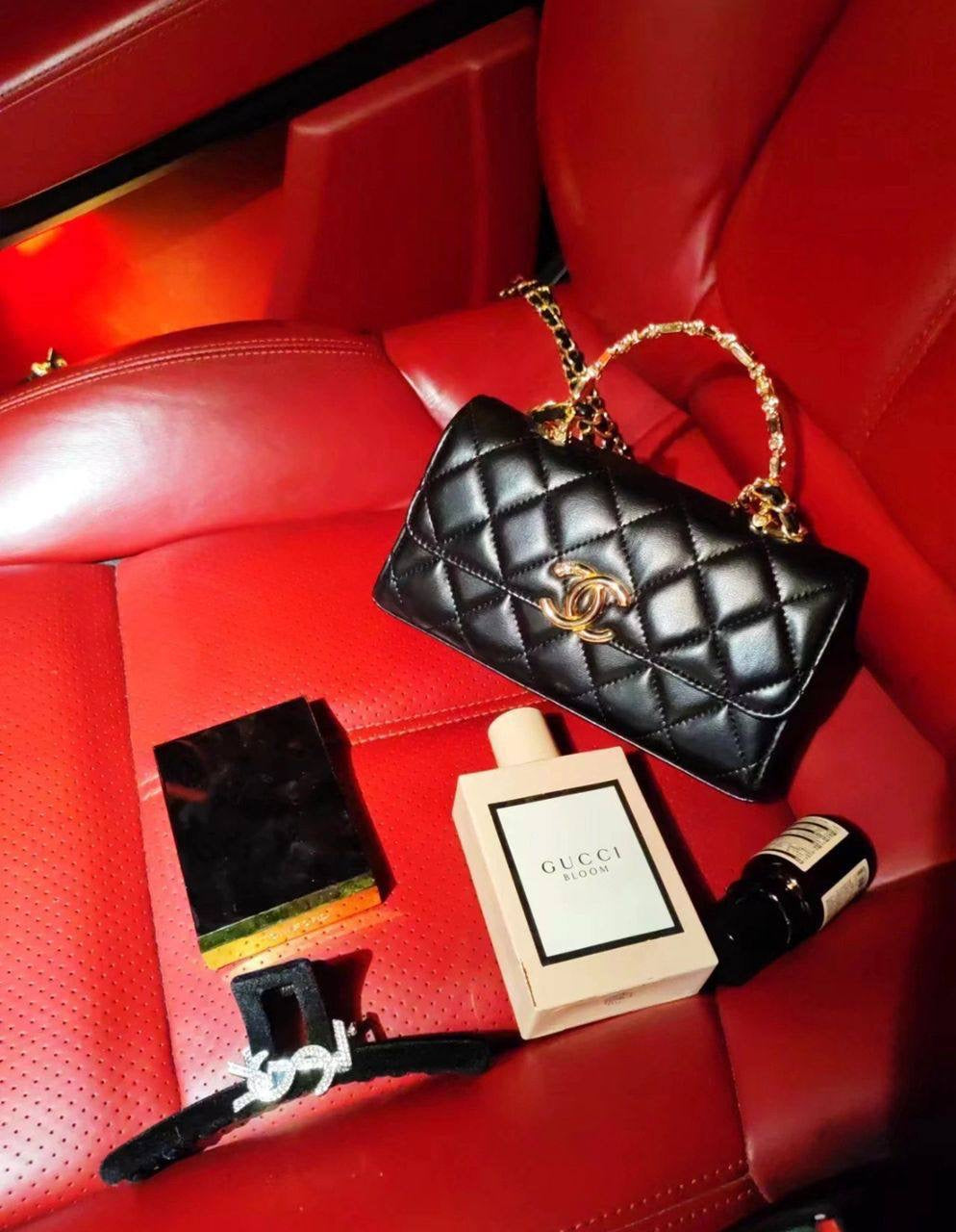 Chanel
90 dhs🇦🇪
Good quality
with box
🎁🎁🎁
Zain35
♥️♥️♥️