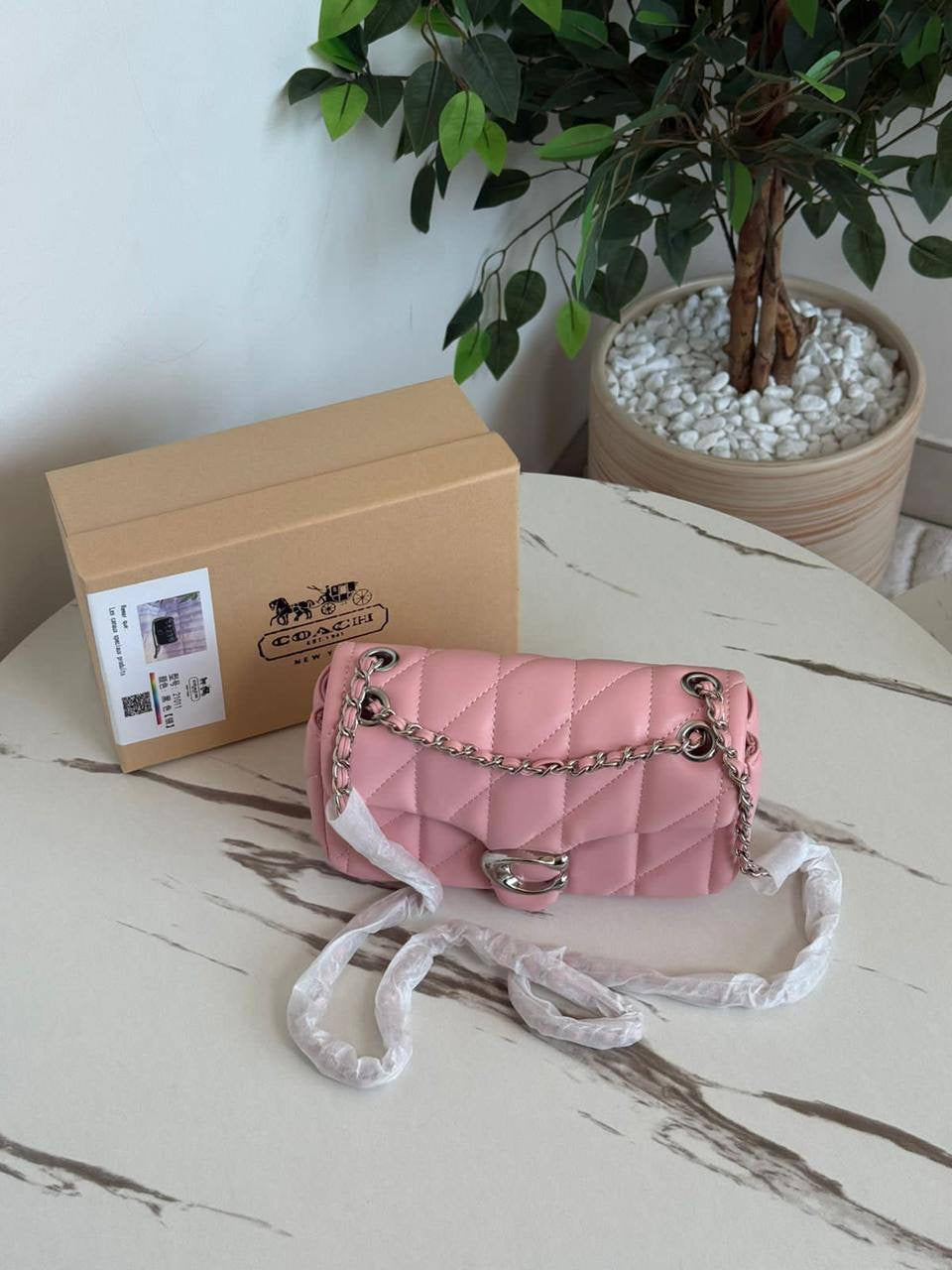 Coach
Best quality 
with box’s 
🎁🎁🎁
95 dhs🇦🇪
size 20 cm
Zain158
♥️♥️♥️