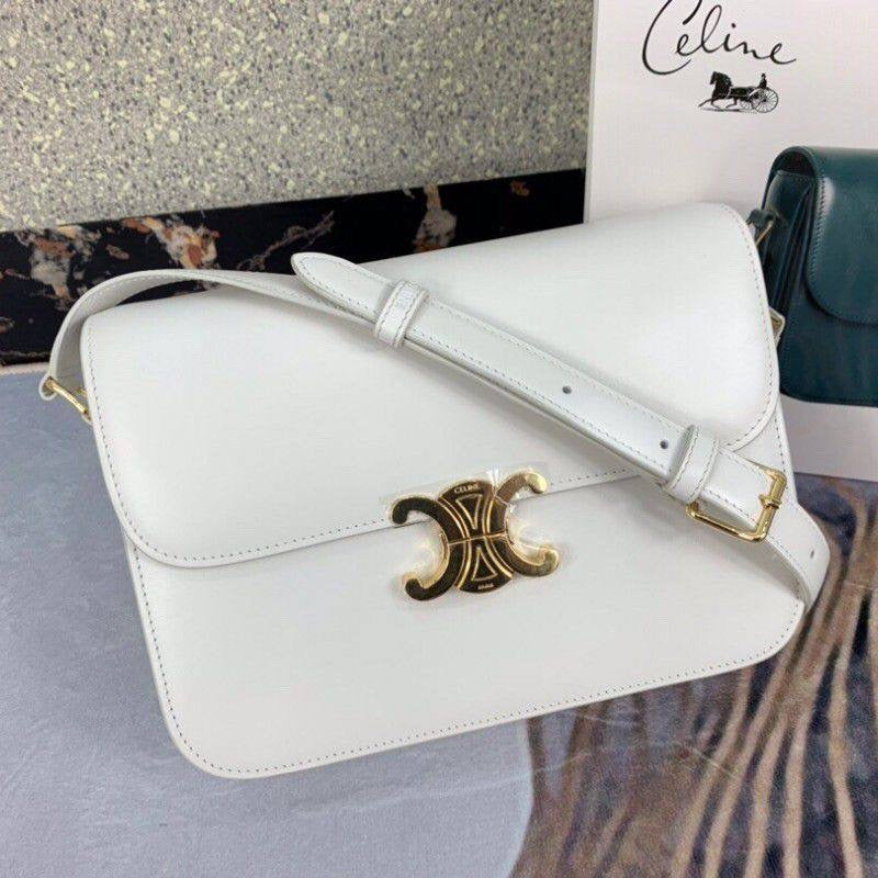 Celine 
good quality
comes with box, 🎁
size 19* 13 cm 
120 dhs🇦🇪
Zain12
♥️♥️♥️