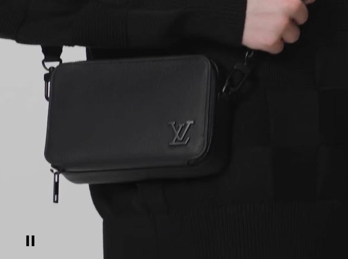 Louis Vuitton
LV Master
Crossbody bag 
200 dhs🇦🇪
With Original Box🎁
Zain33
♥️♥️♥️