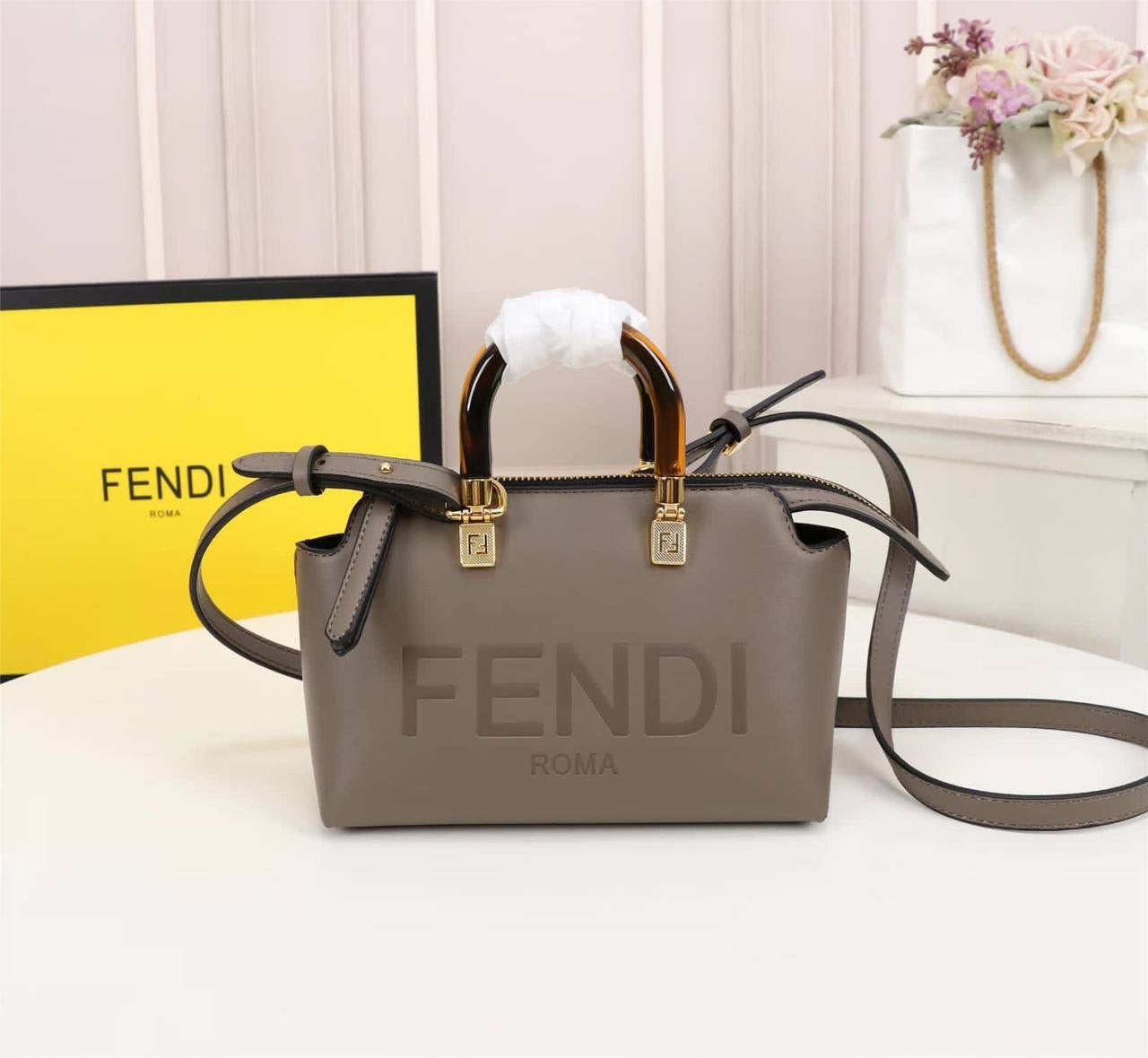 Fendi  Master
         17 Cm
200 dhs🇦🇪
Zain131
♥️♥️♥️