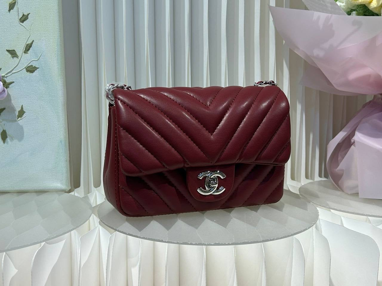 CHANEL 
19.5cm, Silver Logo, 🍂gold Logo 
95 dhs🇦🇪
Zain254
♥️♥️♥️