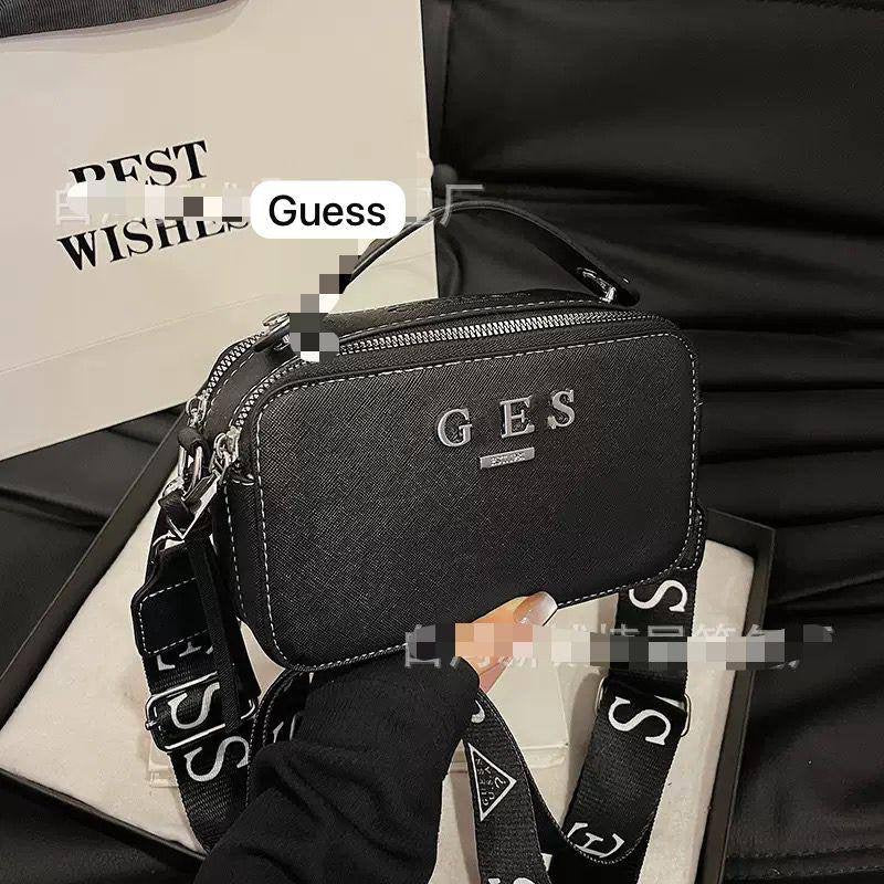 Guess 
Size : 19 * 11 * 7 cm
60 dhs🇦🇪
with box
🎁🎁🎁
Zain115
♥️♥️♥️