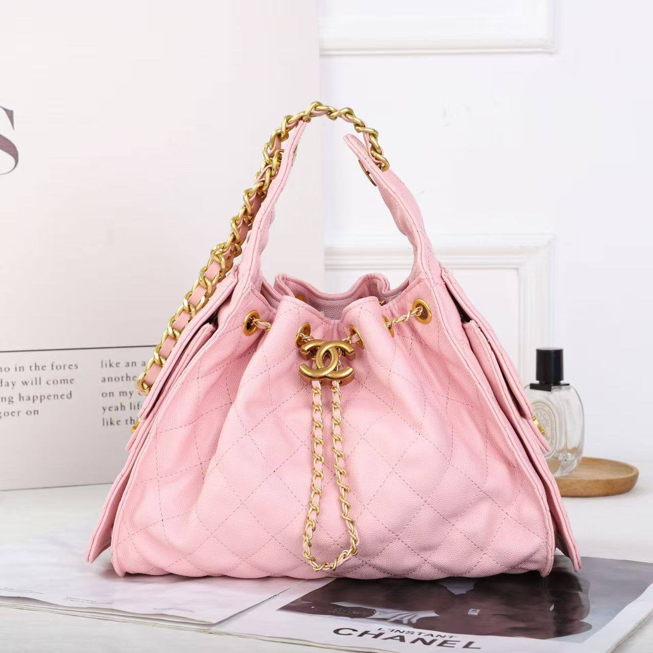 CHANEL
SIZE  ………26 CM 
110 dhs🇦🇪
Zain244
♥️♥️♥️