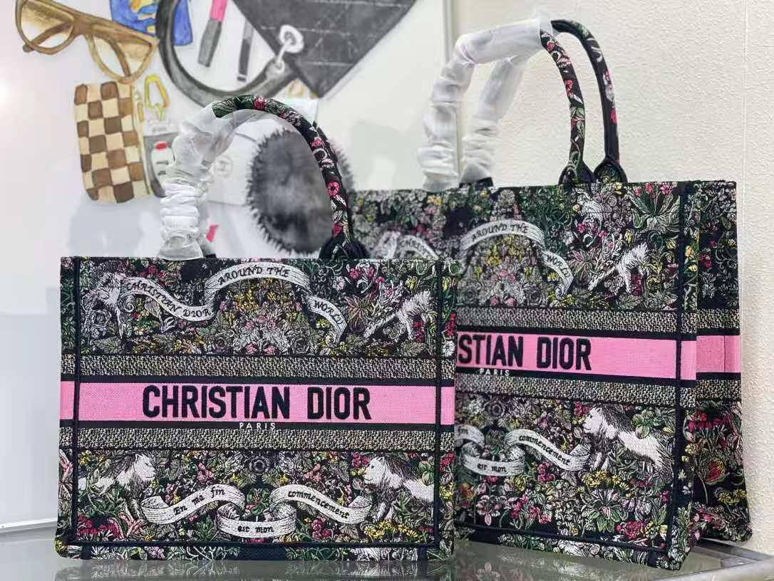 DIOR TOTE BAG 
Master 
#36cm
320 dhs🇦🇪
#42cm 
340 dhs🇦🇪
Zain228
♥️♥️♥️