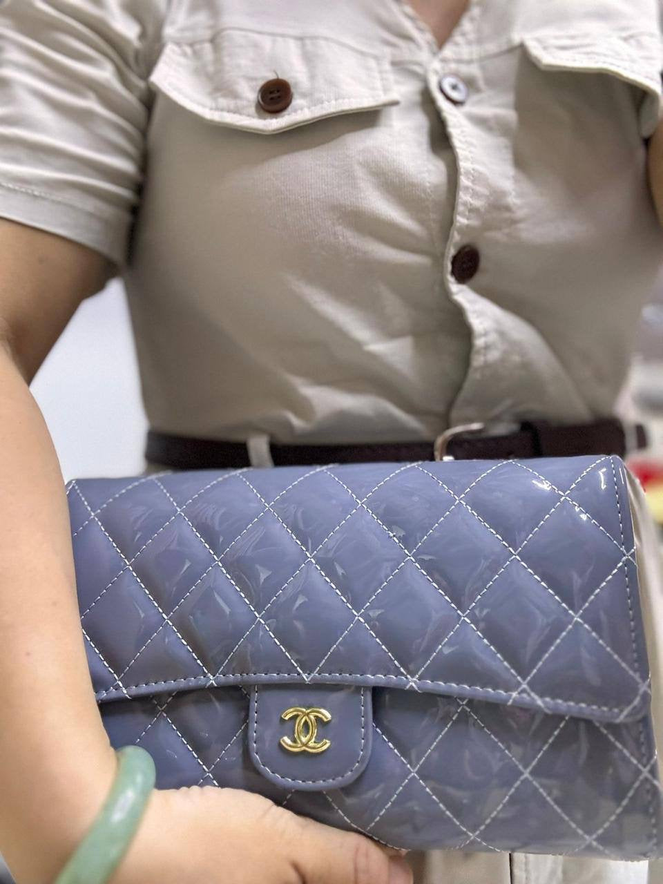 Chanel CF
Size : 23 * 14 cm
85 dhs🇦🇪
with box
 🎁🎁🎁
Zain115
♥️♥️♥️