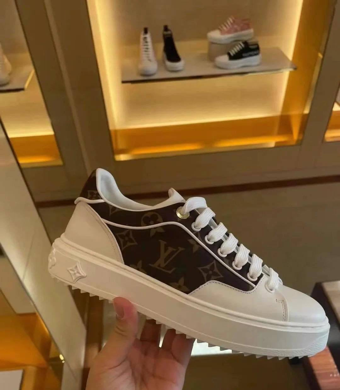 LV SHOES 👟 
Size 36-41
130 dhs🇦🇪
Zain40
♥️♥️♥️