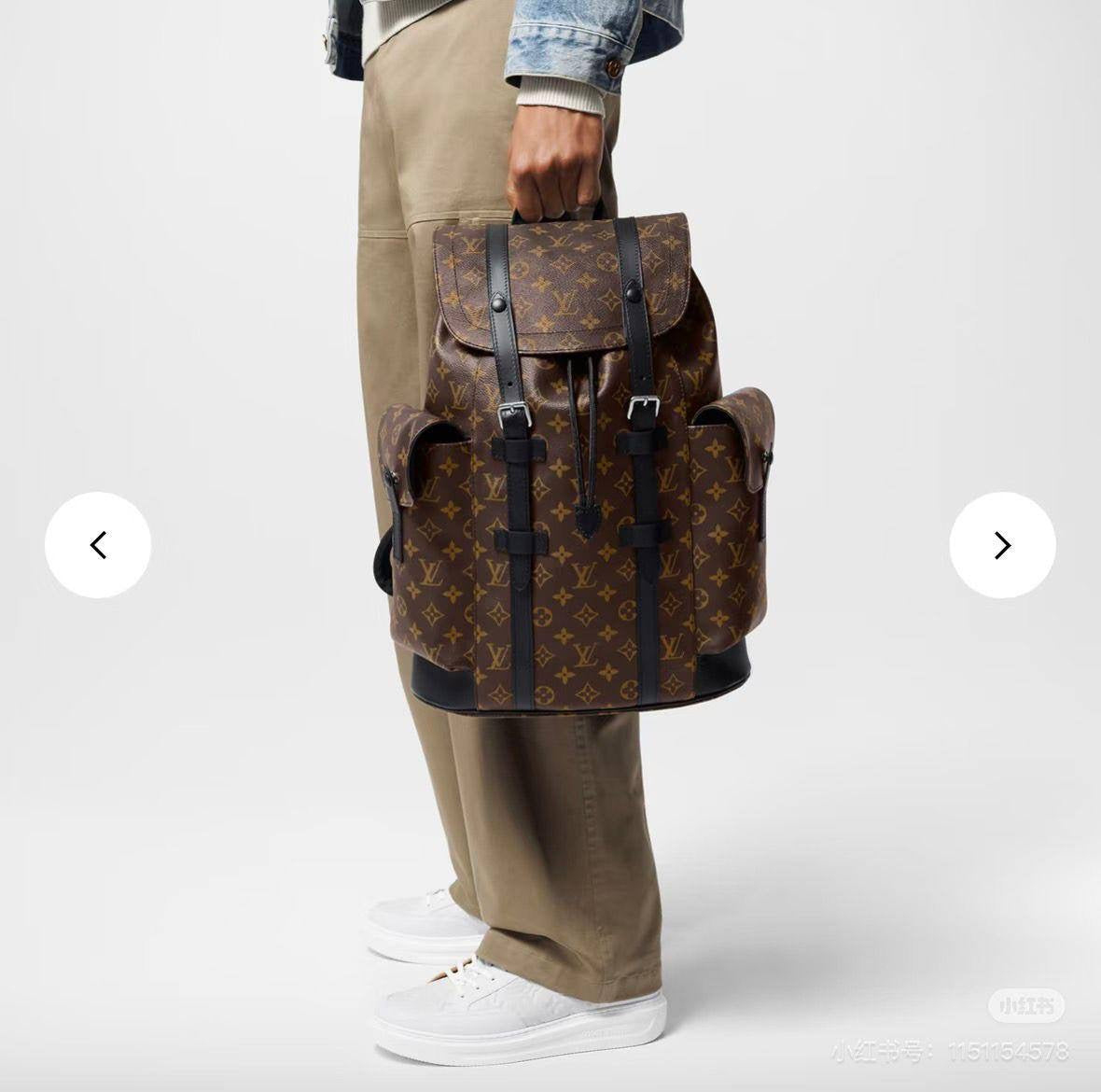 Goyard / LV backpack 
Size : 42 * 32 * 13 cm
120 dhs🇦🇪
Zain115
♥️♥️♥️