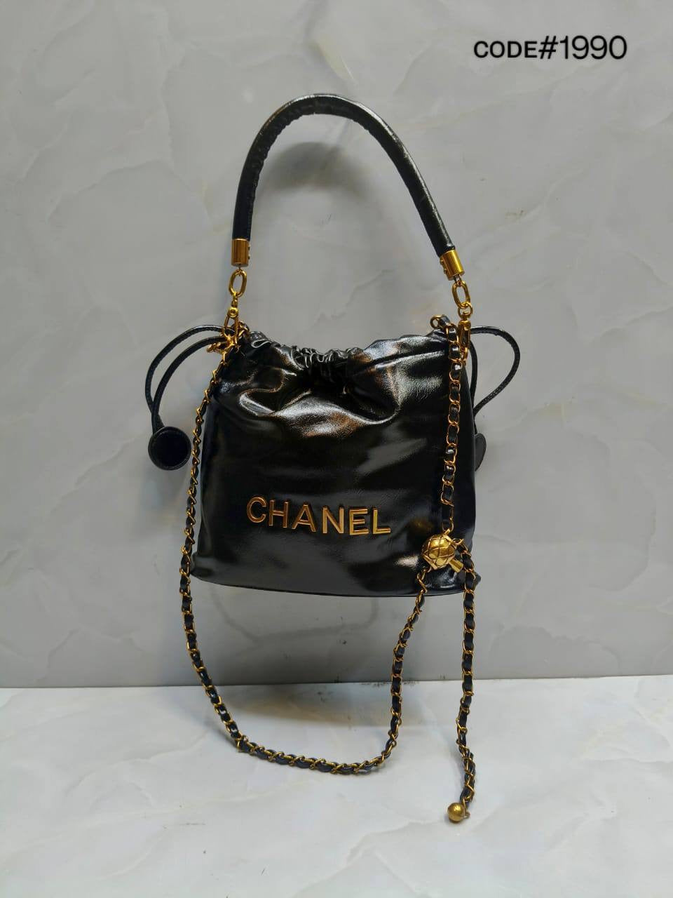 Chanel 22 ᴍɪɴɪ
ʙᴜᴄᴋᴇᴛ sʜᴏᴜʟᴅᴇʀ/ ᴄʀᴏssʙᴀɢ
sɪᴢᴇ: 22 ᴄm
70 dhs🇦🇪
Zain31
♥️♥️♥️