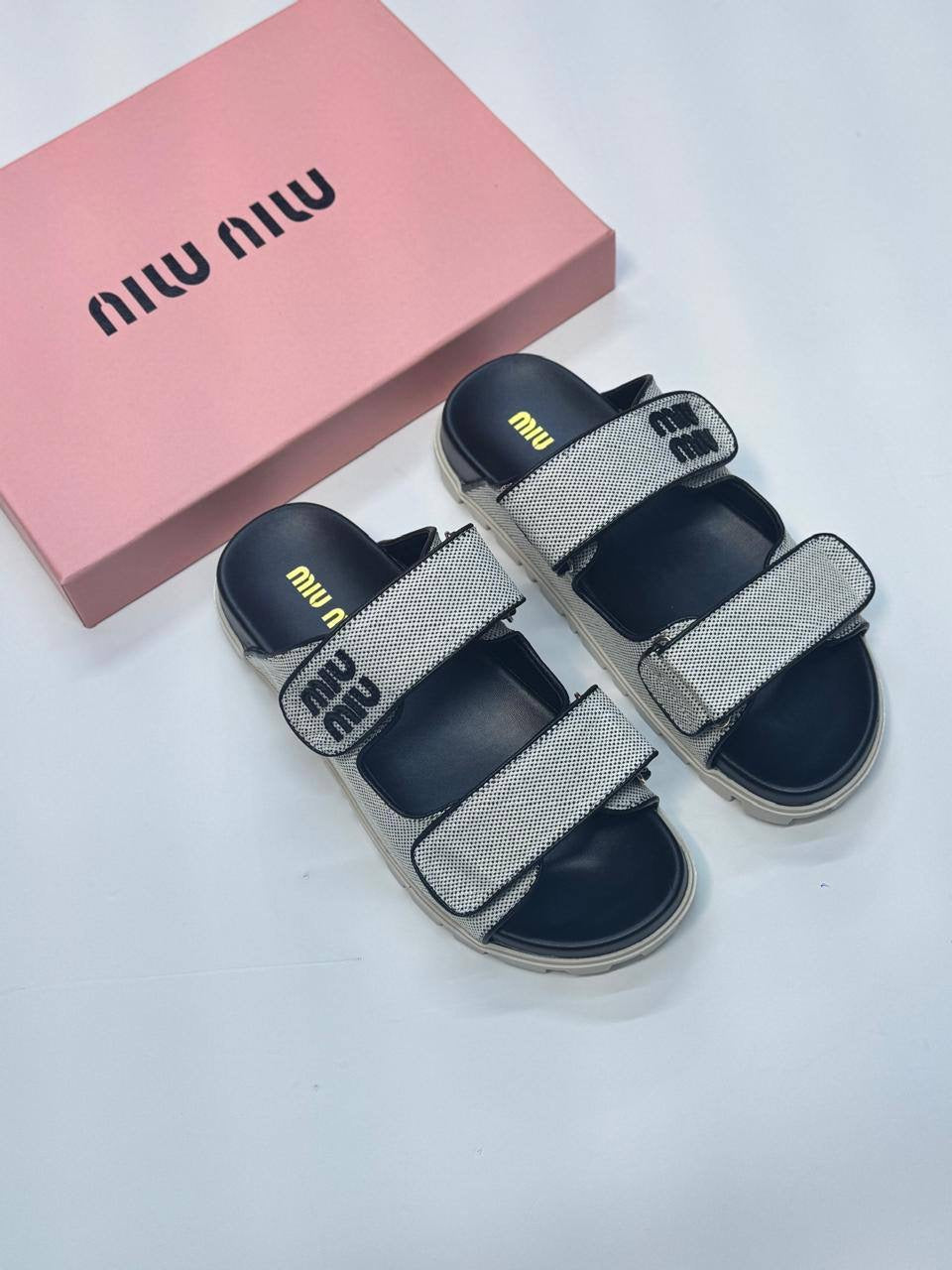Miu Miu
Size 36_41
110 dhs🇦🇪
Zain21
♥️♥️♥️