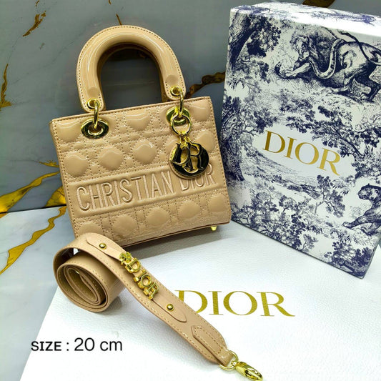 Dior
ɢʟᴏssʏ ᴍᴀᴛᴇʀɪᴀʟ ᴛʏᴘᴇ
ᴇᴍʙʀᴏɪᴅᴇᴅ LOGO 
sɪᴢᴇ : 20 cm
ᴡɪᴛʜ BOX
🎁🎁🎁
105 dhs🇦🇪
Zain31
♥️♥️♥️
