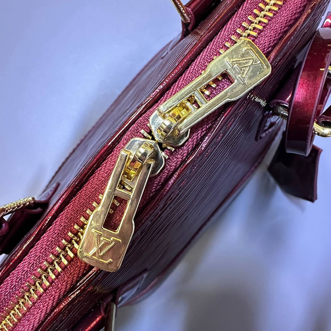 LV
GOOD QUALITY 
WITH BOX 
🎁🎁🎁
105 dhs🇦🇪
Zain39
♥️♥️♥️