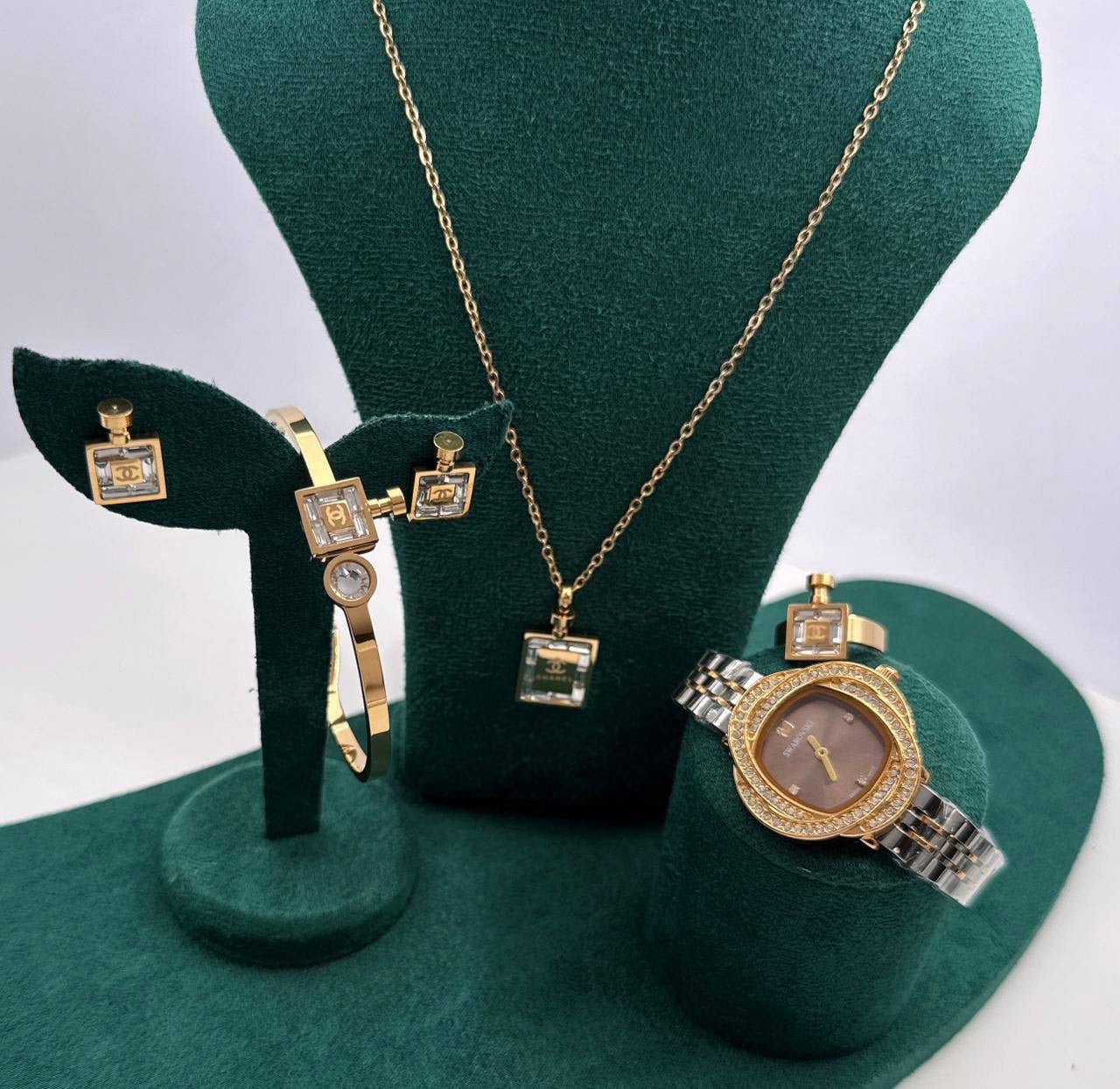 90 dhs 🇦🇪 
Set with box
🎁🎁🎁
Zain45
♥️♥️♥️