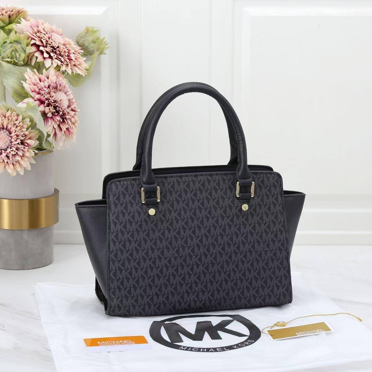 MK
90 dhs🇦🇪
Good quality 
Zain35
♥️♥️♥️