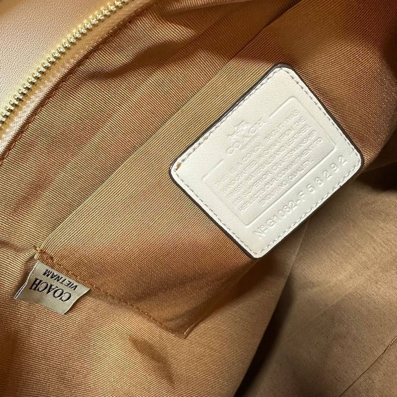 COACH
3 in 1 NEW CAME
GOOD QUALITY
120 dhs🇦🇪
SIZE: 31cm
Zain39
♥️♥️♥️