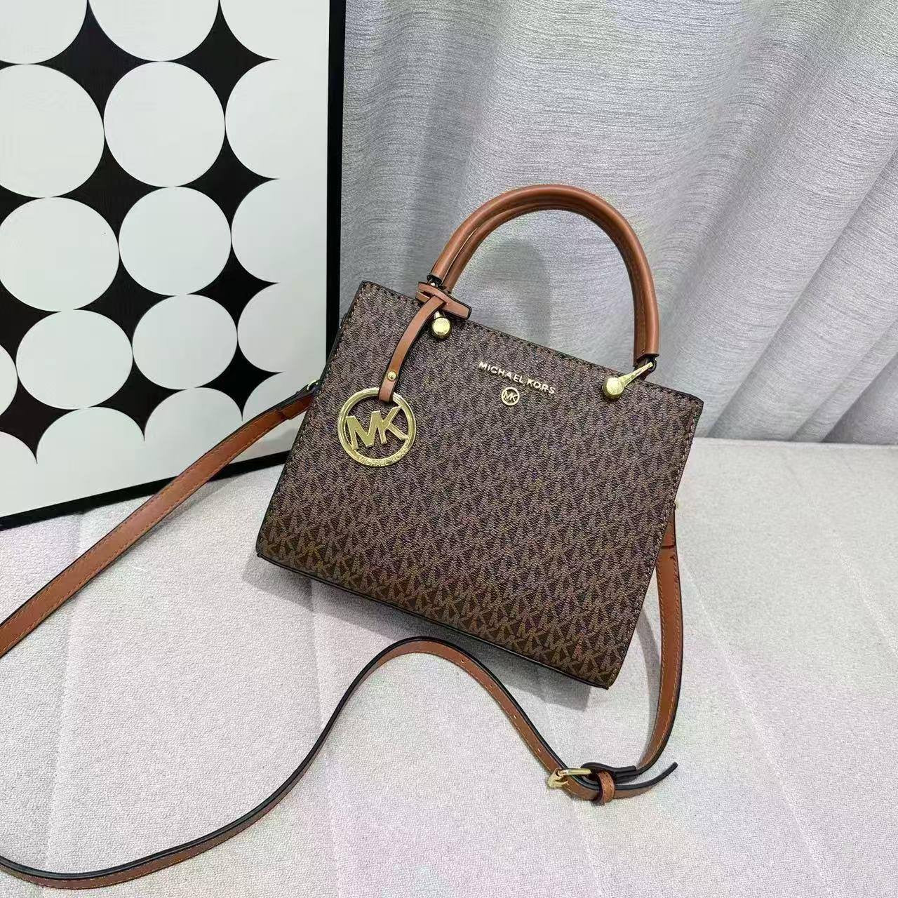 MK
90 dhs🇦🇪
Good quality 
Zain35
♥️♥️♥️