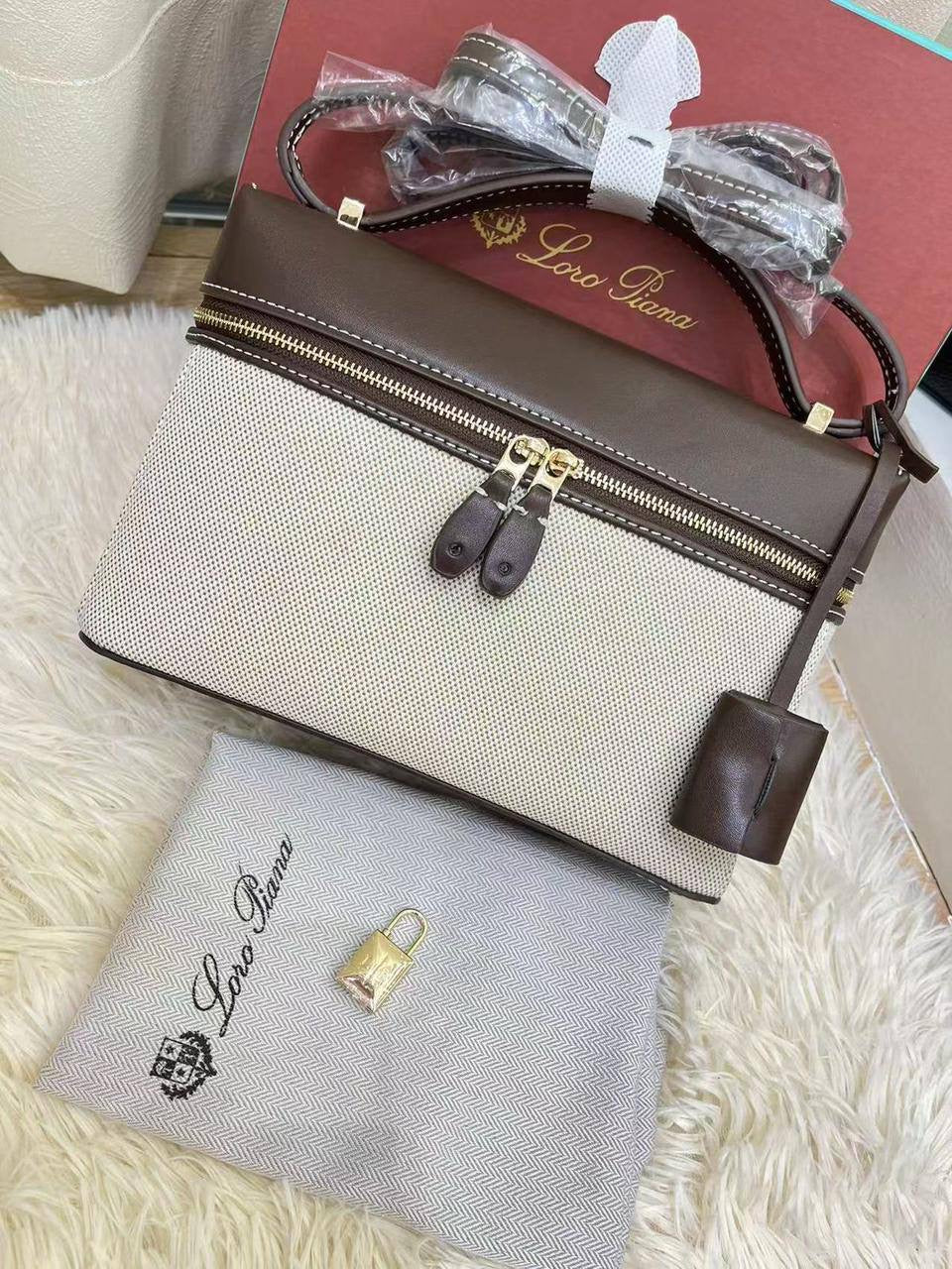 Loro Piana
95 dhs🇦🇪
with box
🎁🎁🎁
Zain143
♥️♥️♥️
