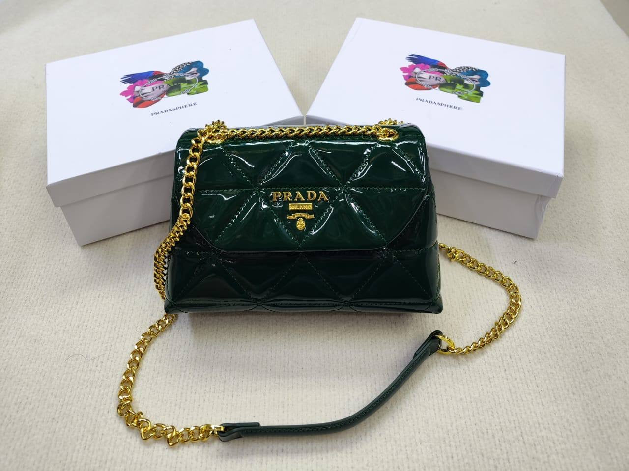 Prada
90 dhs🇦🇪
with box
🎁🎁🎁
size 24cm
Zain26
♥️♥️♥️