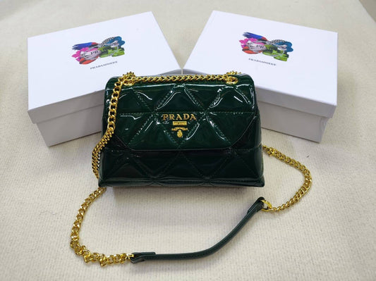 Prada
90 dhs🇦🇪
with box
🎁🎁🎁
size 24cm
Zain26
♥️♥️♥️