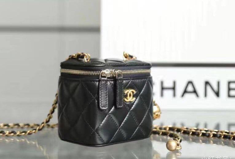 Chanel mini
Size :10 * 8 cm
95 dhs🇦🇪
with box 🎁
Zain115
♥️♥️♥️