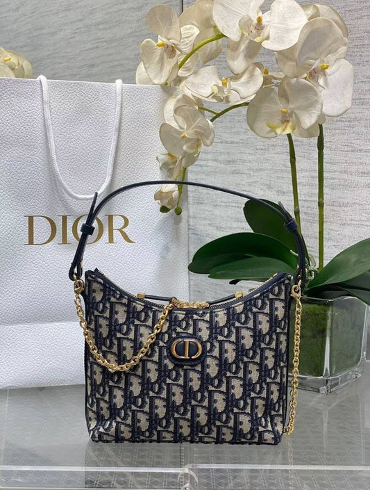 DIOR 
Master
19CM 
270 dhs🇦🇪
Zain131
♥️♥️♥️