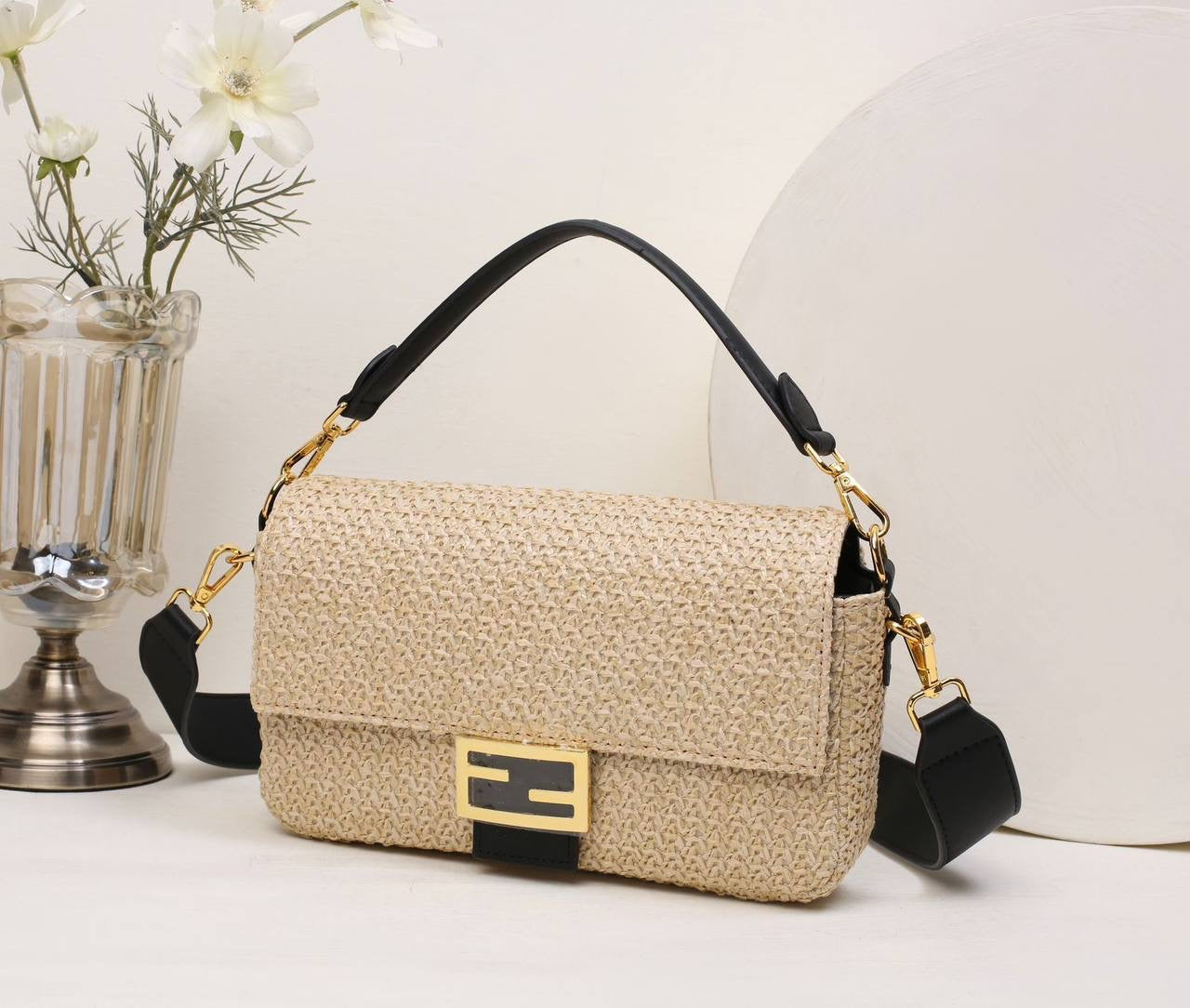 FENDI 
NEW CAME GOOD QUALITY 
WITH BOX 
🎁🎁🎁
85 dhs🇦🇪
Zain39
♥️♥️♥️