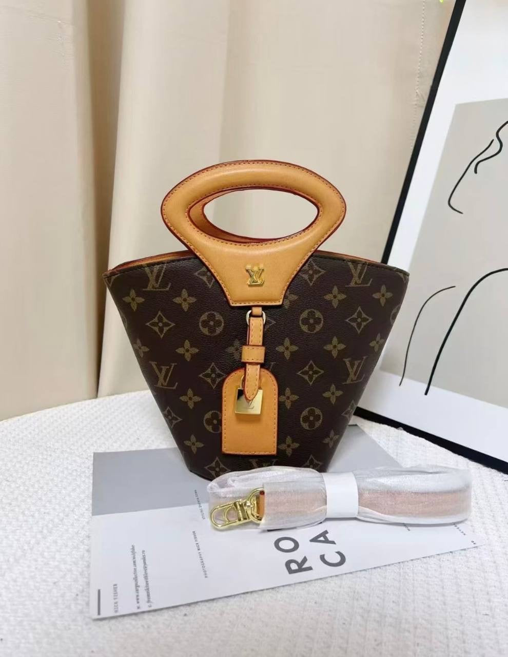 LV ʀɪᴠᴀɢᴇ ʙʙ
ᴡɪᴛʜʙᴏx
🎁🎁🎁
ʟᴇᴀᴛʜᴇʀ 
sɪᴢᴇ:12*18*7ᴄᴍ
95 dhs🇦🇪
Zain56
♥️♥️♥️