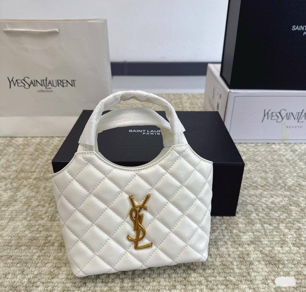 🎉 Offer 🎊 Guess / YSL / Celine / Tory Buch
Size: 27 ~ 20.5  cm
70 dhs🇦🇪
with box🎁
Zain115
♥️♥️♥️