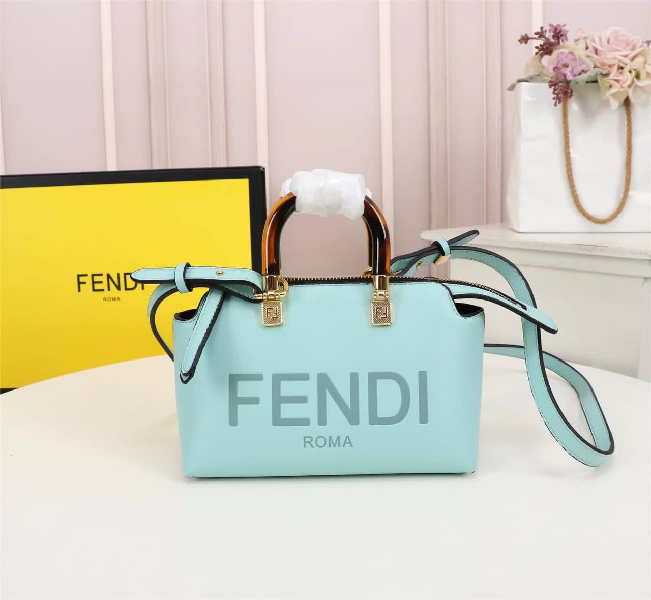 Fendi  Master
         17 Cm
200 dhs🇦🇪
Zain131
♥️♥️♥️