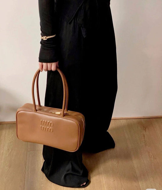 Miu Miu
Size : 30 * 14 * 9.5 cm
80 dhs🇦🇪
Zain115
♥️♥️♥️